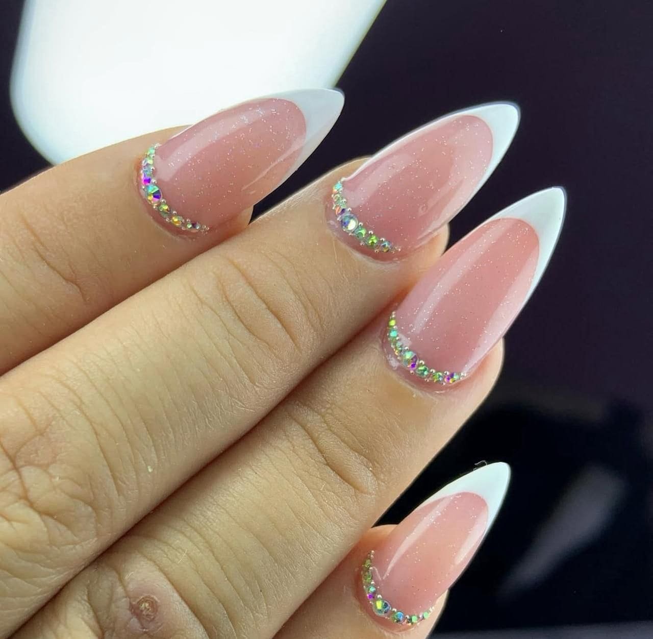 Manicure francés con acabado limpio en Zénika Beauty Studio